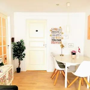 Apartment 300 Meter Walk To Lego House - 80m2 Two Bedroom With Garden - Unit B, Billund